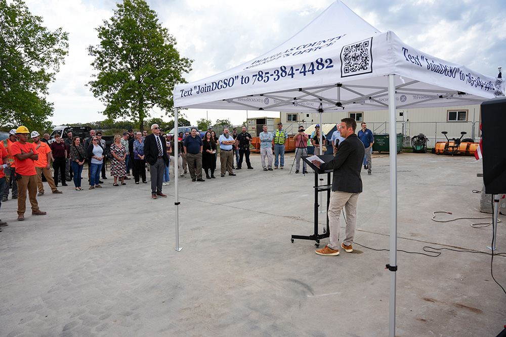Speaker at topping-out ceremony