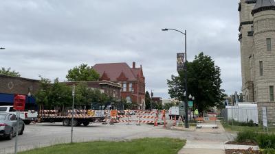 Massachusetts Street closed in front of Courthouse to repair waterline